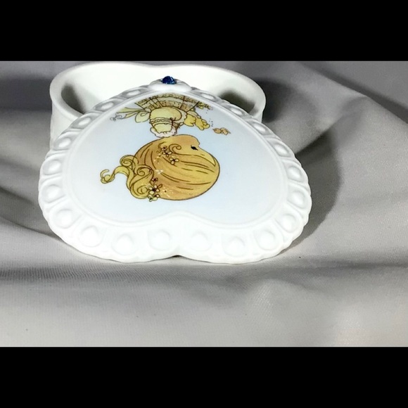 PRECIOUS MOMENTS “March’s Child” heart shape box - Picture 6 of 14